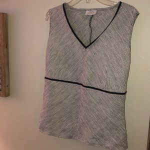 Sleeveless fitted top. Black and white Ann Taylor